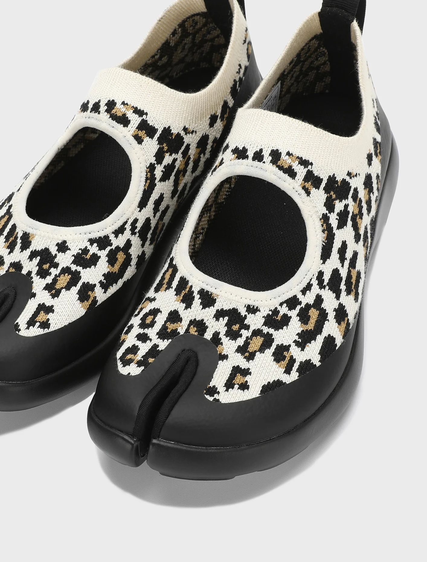 Tabi Sandal Women - White Leopard - Image 4